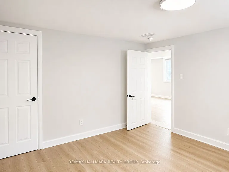 735 Borthwick Ave — Photo 11