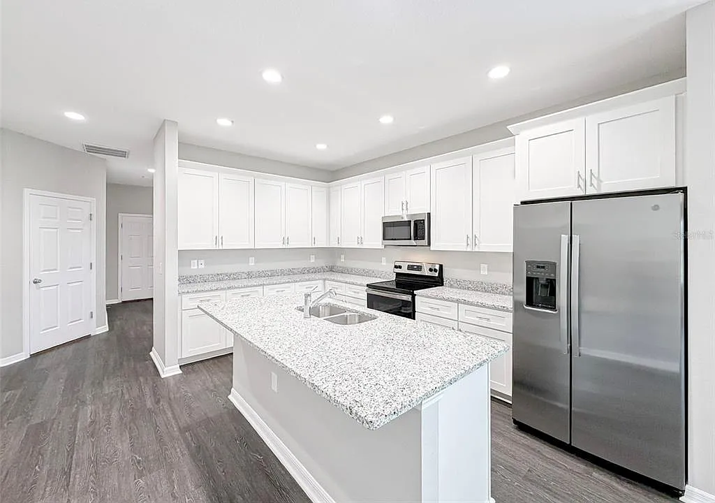 3 bed, 2.0 bath, 1555 sqft, $2,680 — Photo 3