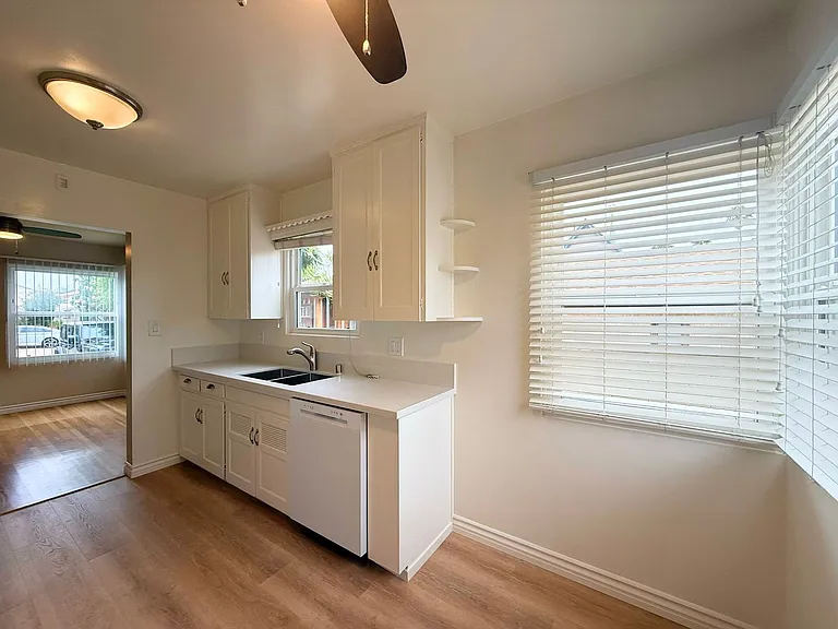 4756 Cape May Ave — Photo 9