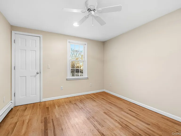 983 Warren Ave — Photo 18