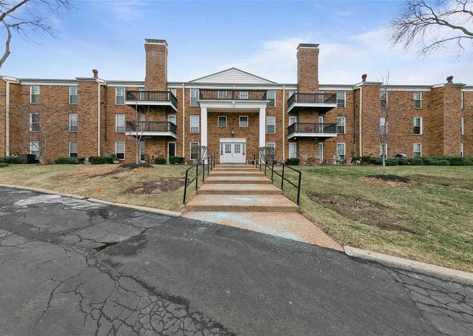 1st image of 10374 Chimney Rock Dr APT 19