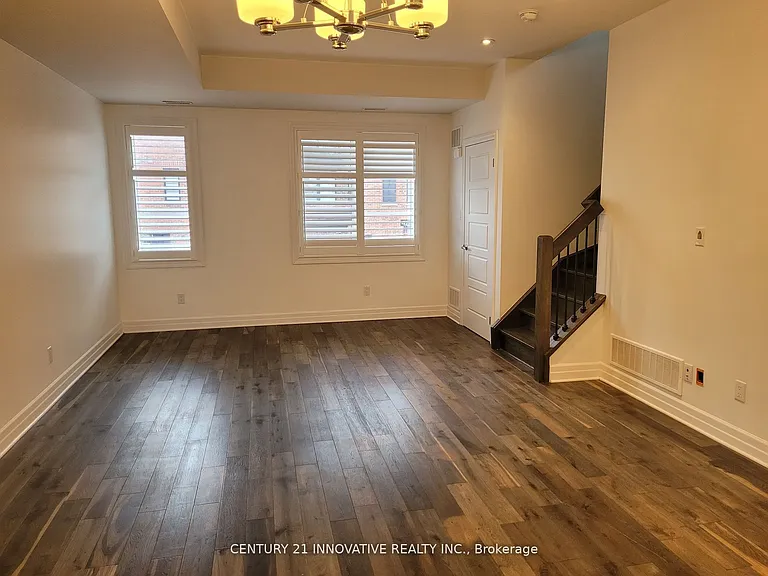 70 Plains Rd W #38 — Photo 2
