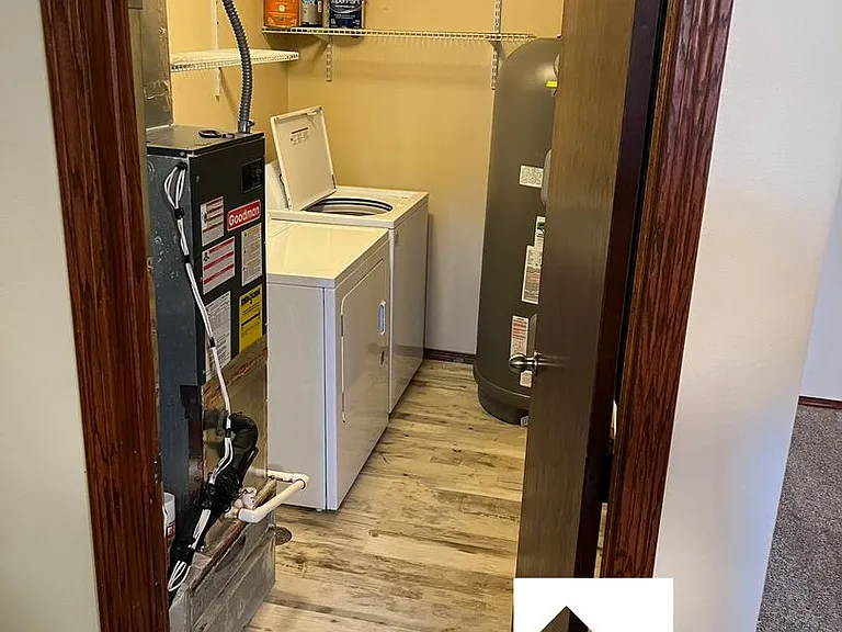 1040 N Main Ave — Photo 16
