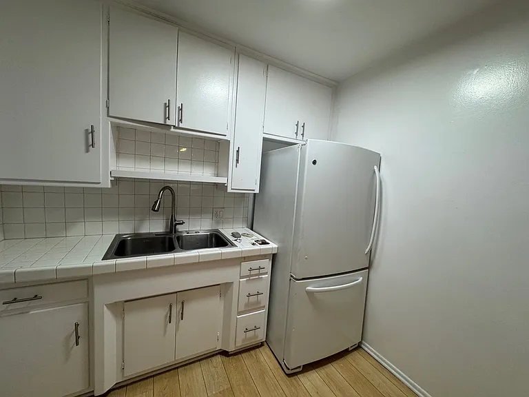 1937 N Bronson Ave #6 — Photo 10