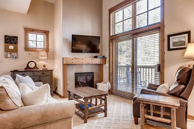 Family Room - 97 Lake Ridge Cir #1858