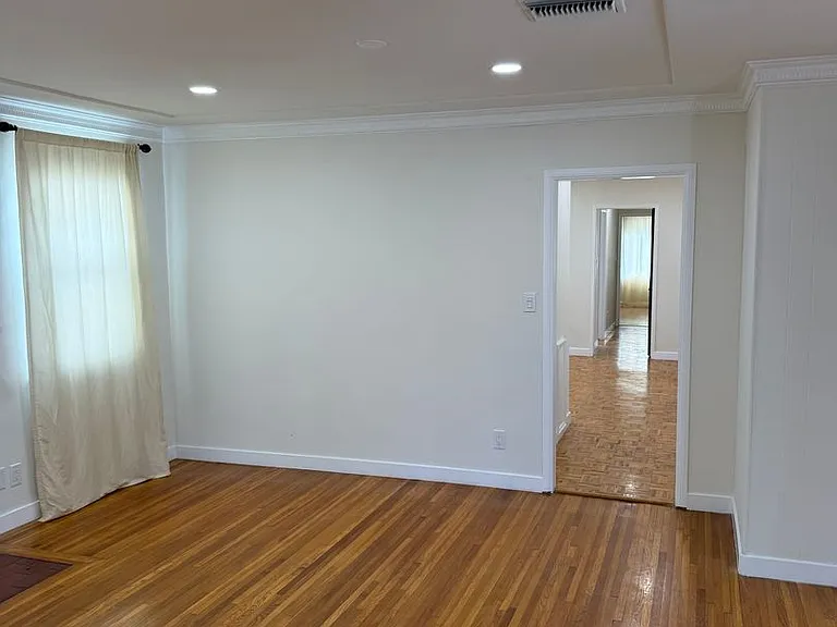 2523 S Bentley Ave — Photo 6