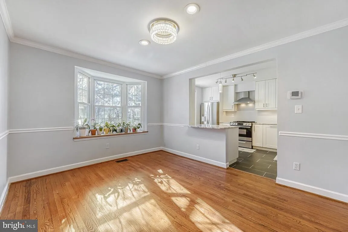 3 bed, 2.5 bath, 2052 sqft, $2,800 — Photo 3