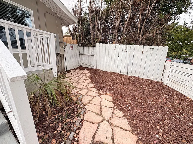 4931 Auburn Dr — Photo 2
