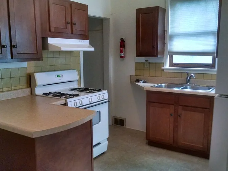 301 W Illinois St — Photo 4