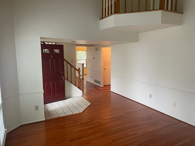 465 Trumbull Ct — Photo 6