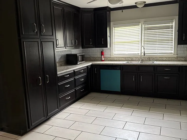 115 S Rosewood Dr — Photo 8