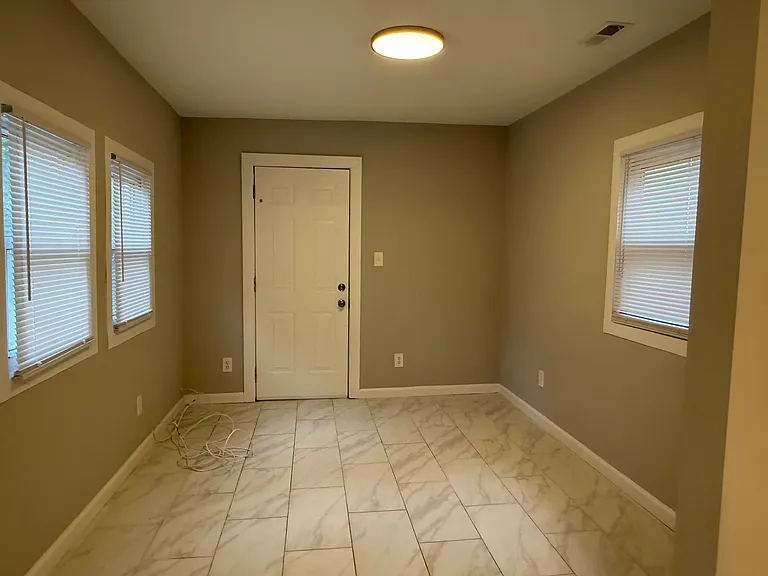 955 Bradley Ln — Photo 2