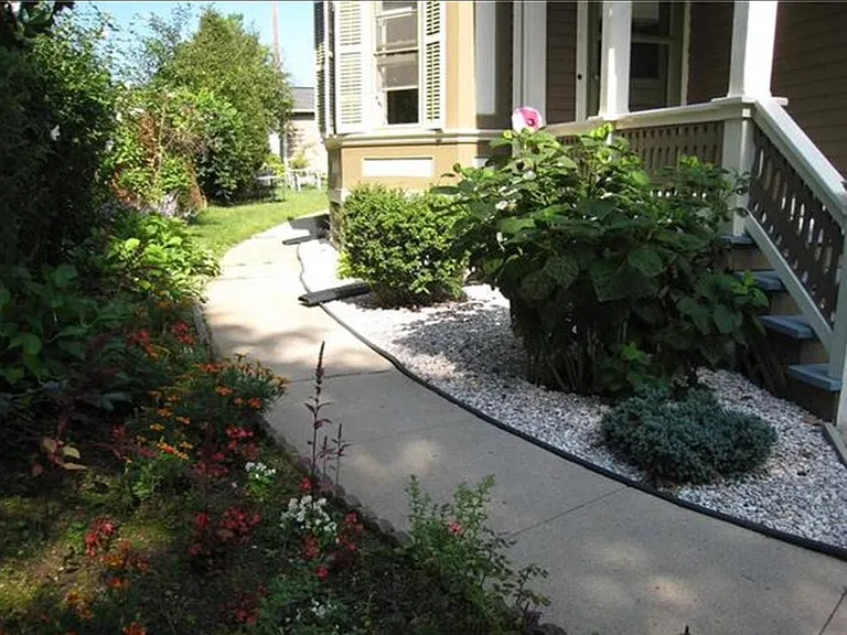 12 N Elm St — Photo 3