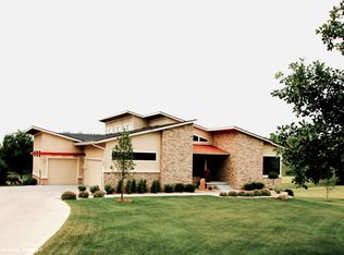 3668 Westgate Pkwy, Clive, IA 50325
