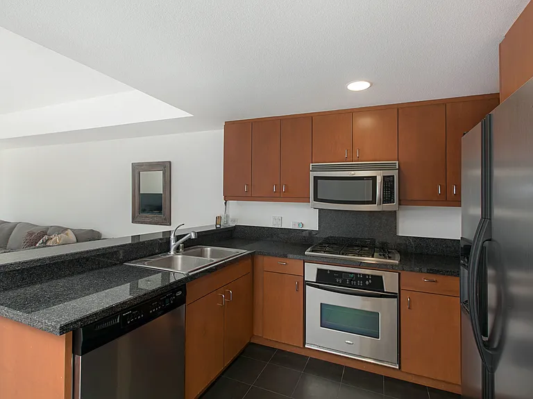 875 G St — Photo 4