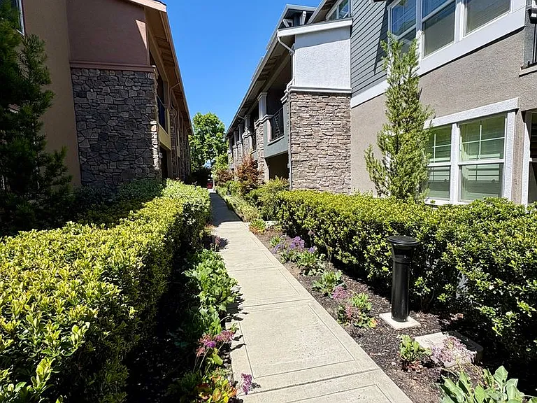 1658 N Pole Pl #1 — Photo 3