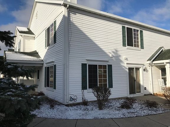 3rd image of 729 Fieldcrest Dr Unit B