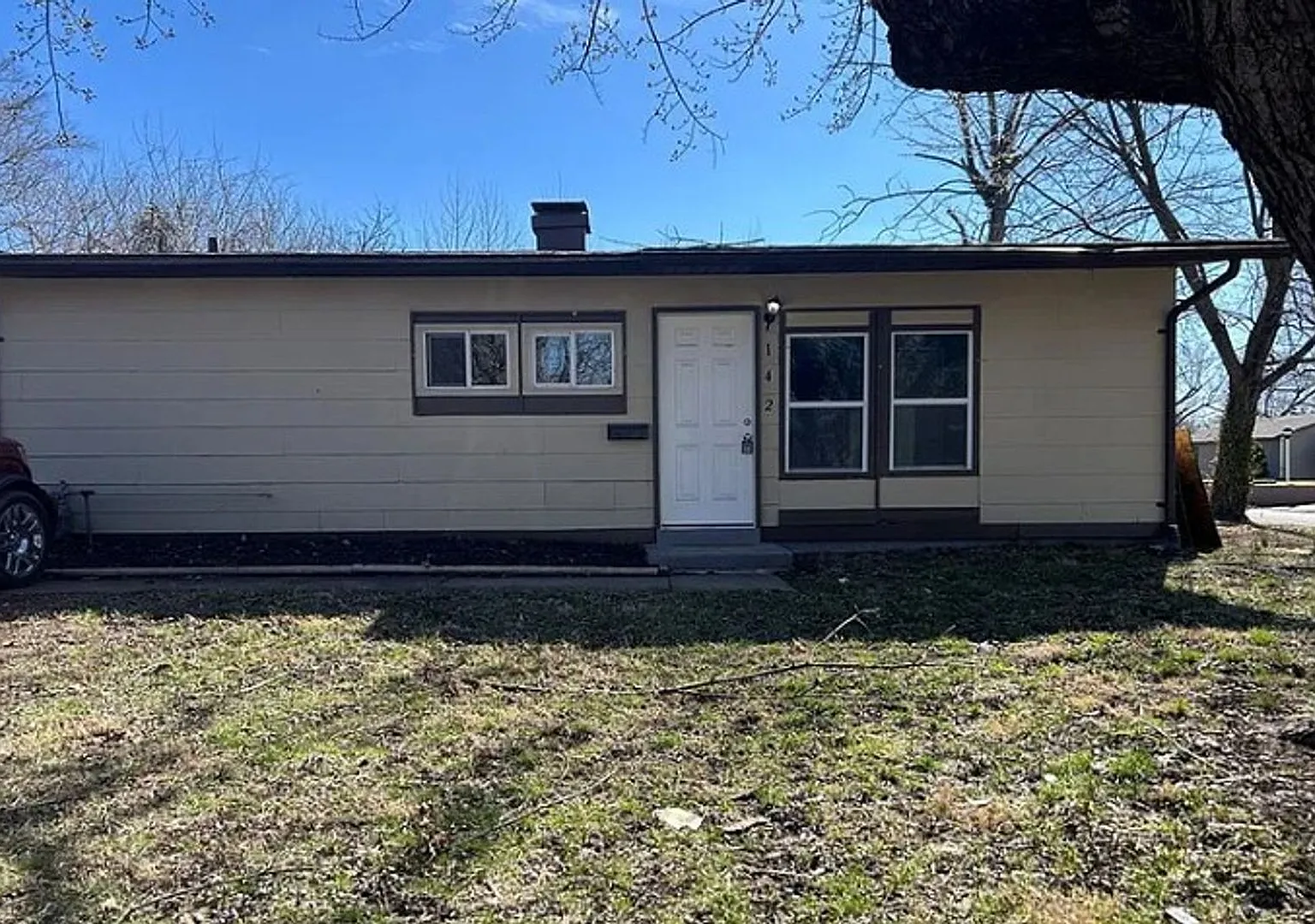For Lease — Photo 1