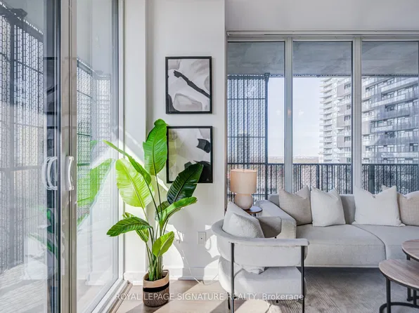 8 Eglinton Ave E Unit 1705, Toronto, ON M4P 1A6