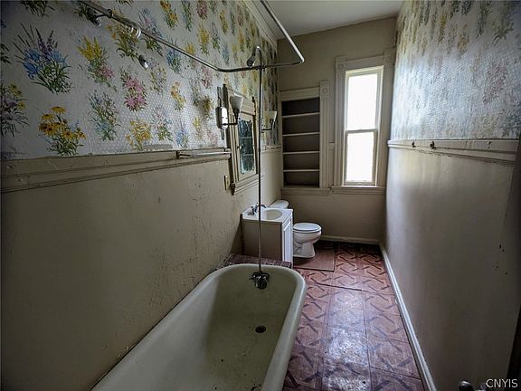 5th image of 1441 Midland Ave