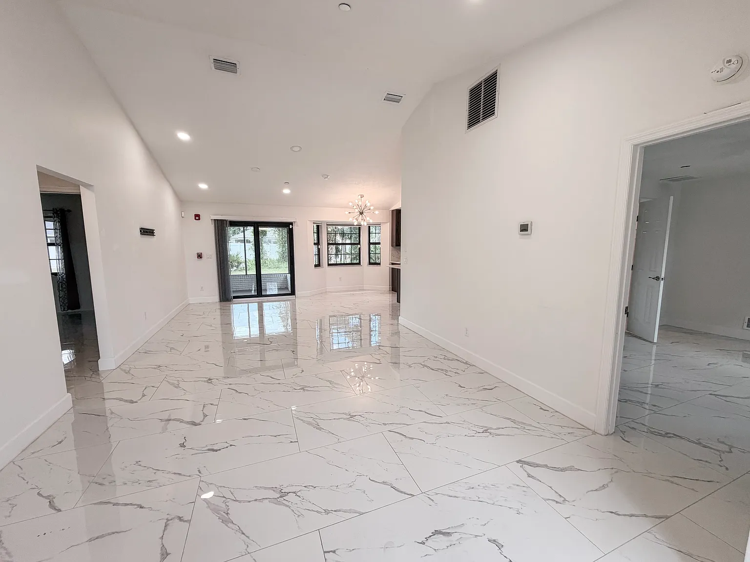 3 bed, 1458 sqft, $1,975 — Photo 2