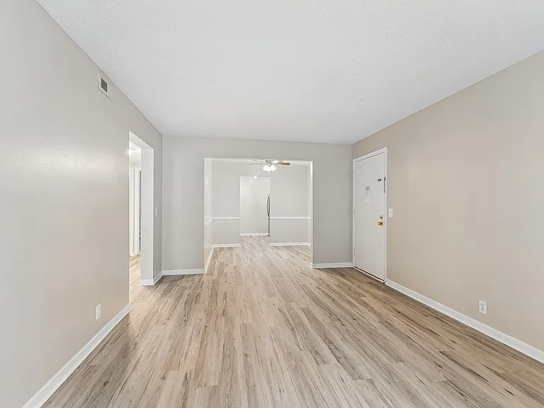 Grover Square Apartments — Photo 14