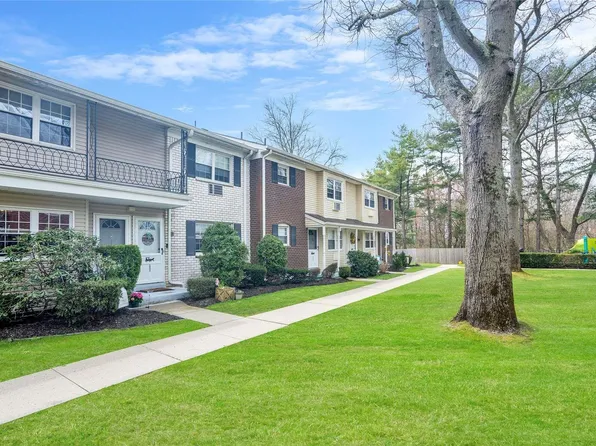 2806 Wilshire Lane #2806, Oakdale, NY 11769