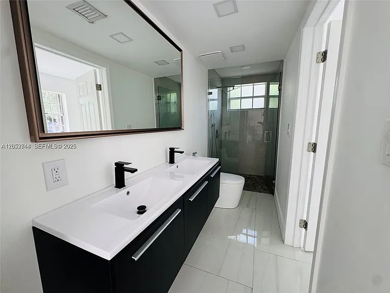 516 La Villa Dr — Photo 7
