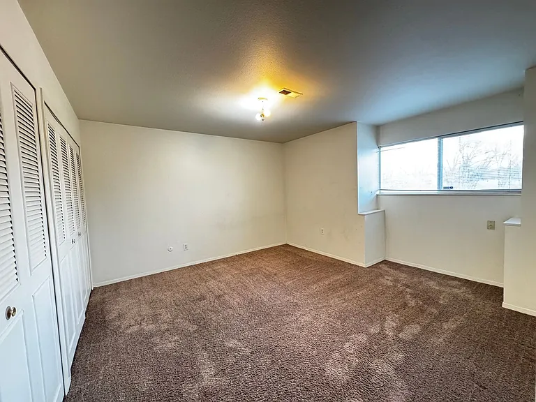 1318 Holland Park Blvd — Photo 7
