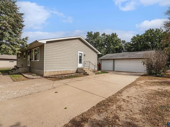 412 S Lincoln Ave, Madison, SD 57042