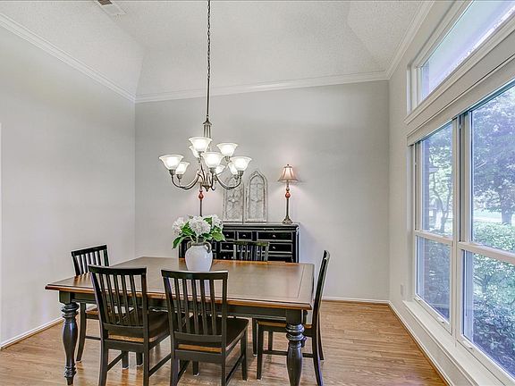 06-DiningRoom.jpg