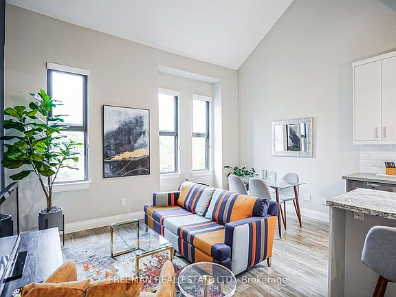 5th image of 50 Russell St Unit 2