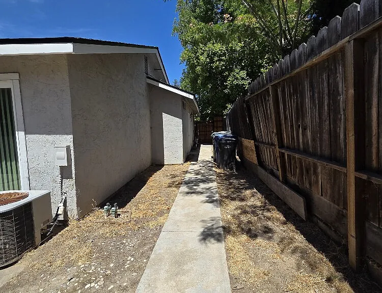 9400 Bravo Way — Photo 17