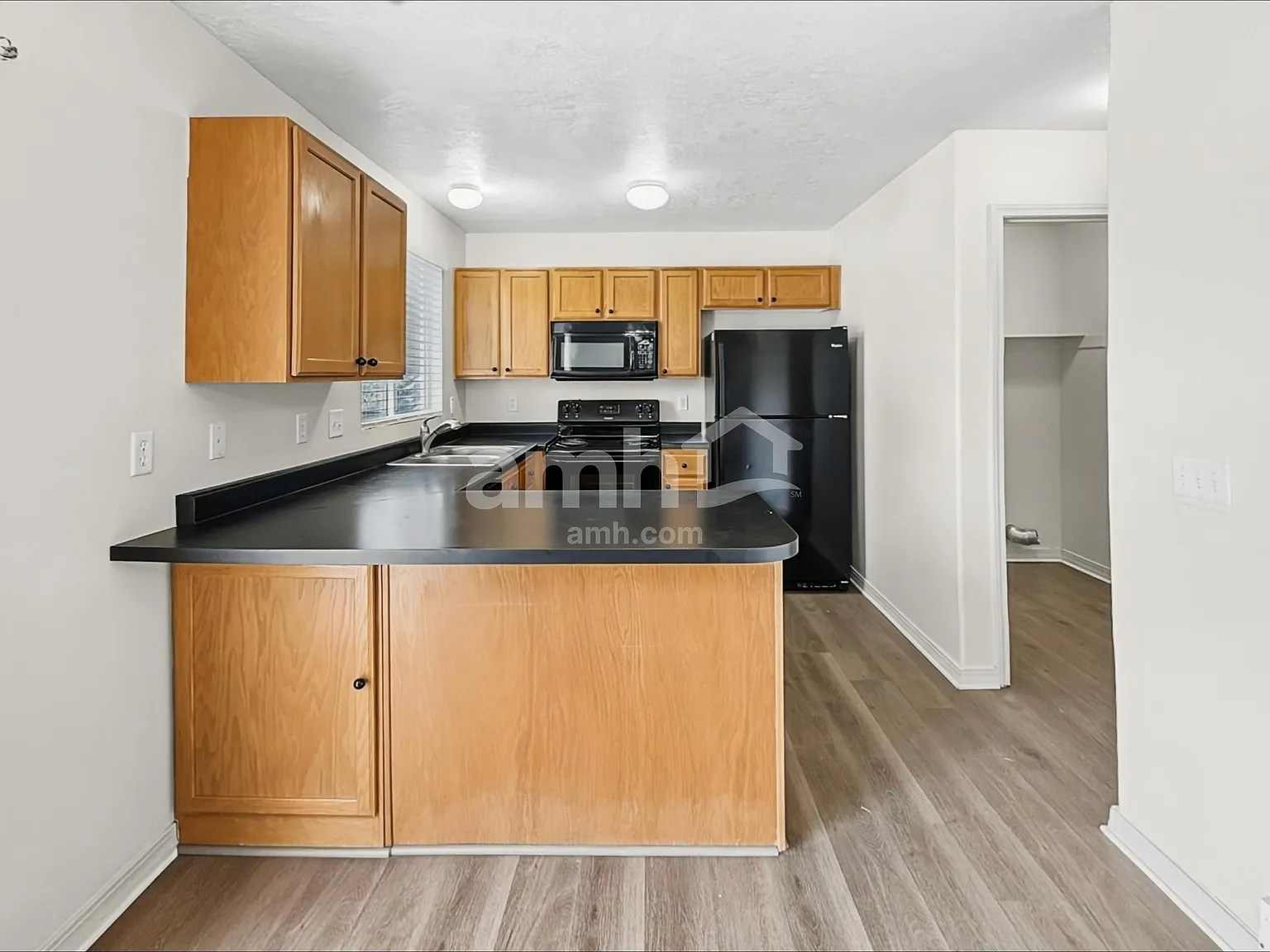 4 bed, 3.0 bath, 1968 sqft, $2,510 — Photo 3