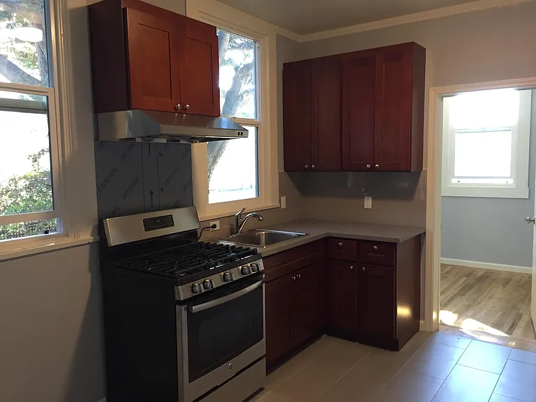 435 Spruce St — Photo 6