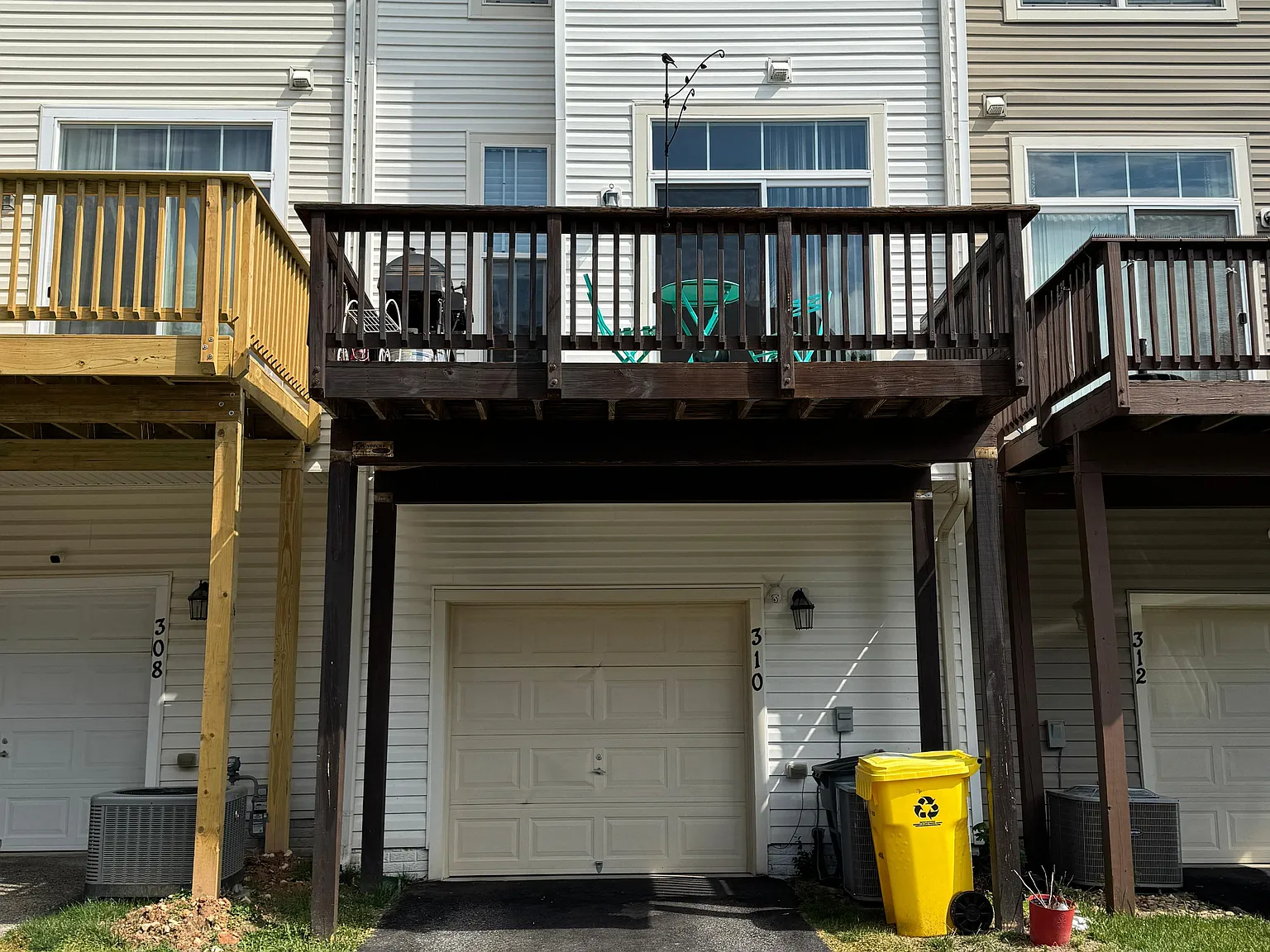 3 bed, 3.5 bath, 1644 sqft, $3,200 — Photo 3