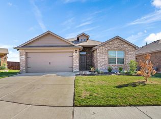 9805 Summerton Dr, Fort Worth, TX 76108