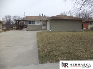 8608 Larimore Ave, Omaha, NE 68134