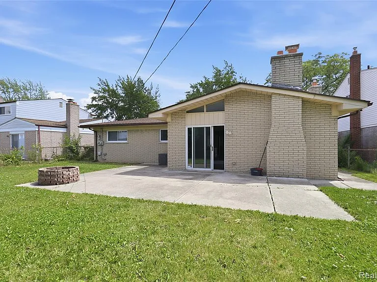 3125 Hedge Dr — Photo 5