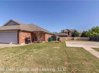 11109 SW 5th St, Yukon, OK 73099
