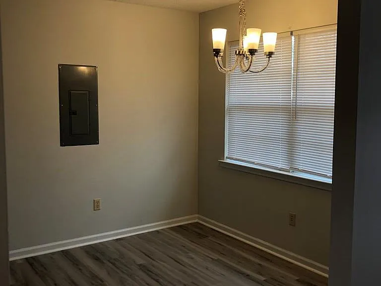 179 Crosby Dr — Photo 2