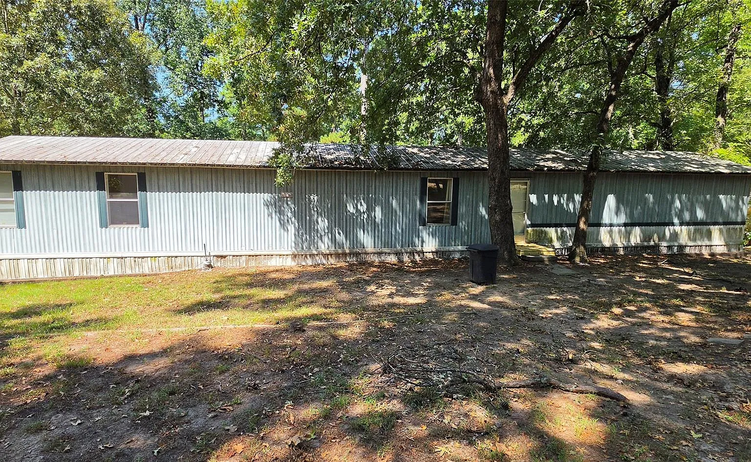 3 bed, 2.0 bath, 1472 sqft, $1,495 — Photo 2