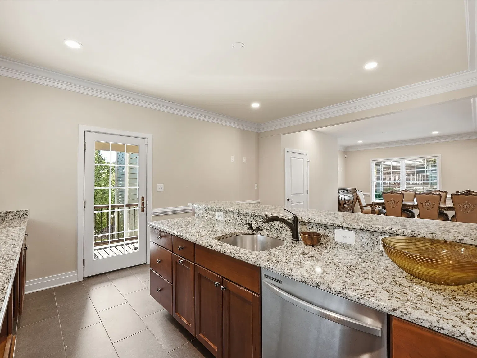 2 bed, $3,000 — Photo 3