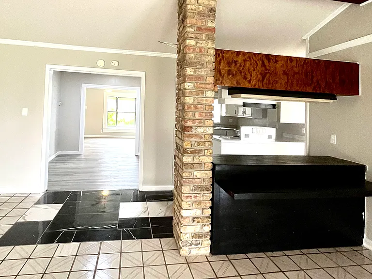142 W Hale St — Photo 3