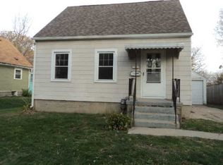 327 12th St SW, Cedar Rapids, IA 52404