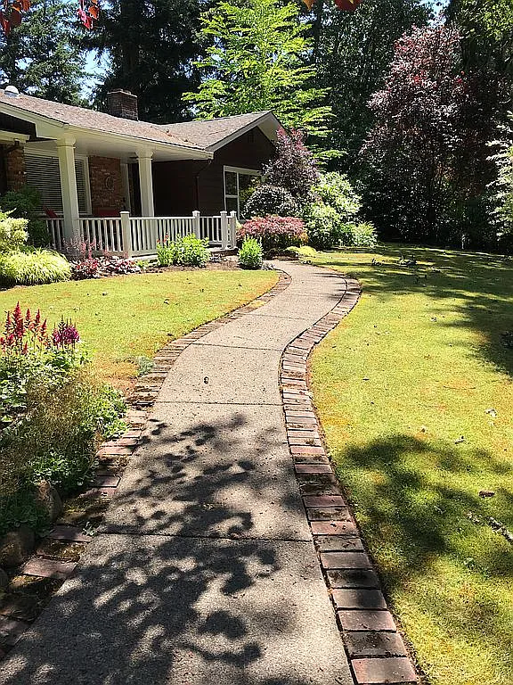 6757 Tessa Ln NE photo 1