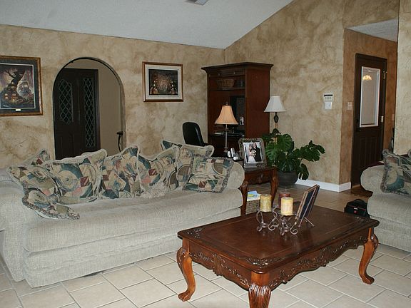 Living room has cathedral ceilings