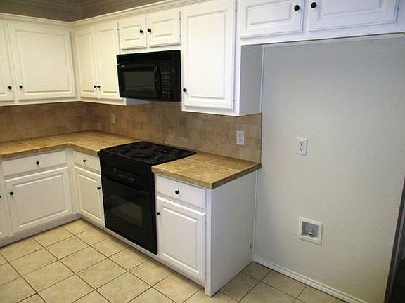 4th image of 10107 Evanston Ave Unit 2