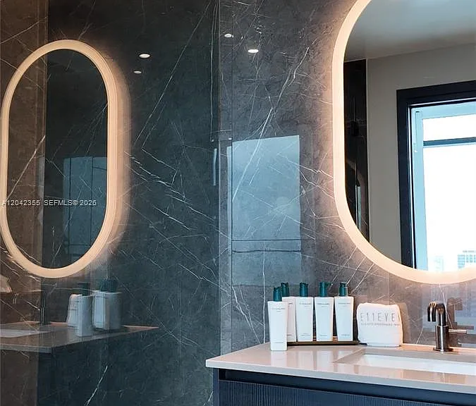 20 NE 11th St #Penthouse 05 — Photo 9