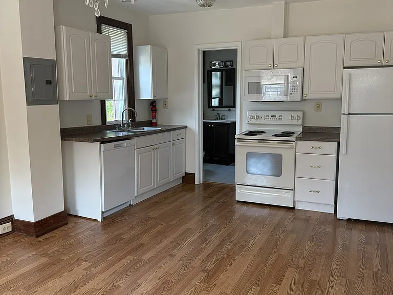 4123 Connecticut Ave NW — Photo 4